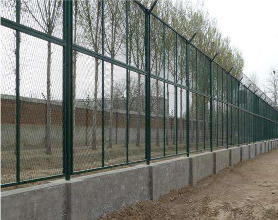 監(jiān)獄隔離網(wǎng)安裝工程雨季施工安全措施