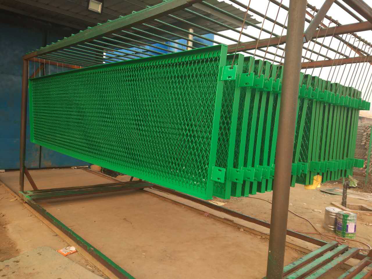 高速交通設施防眩網設計方案工程預算