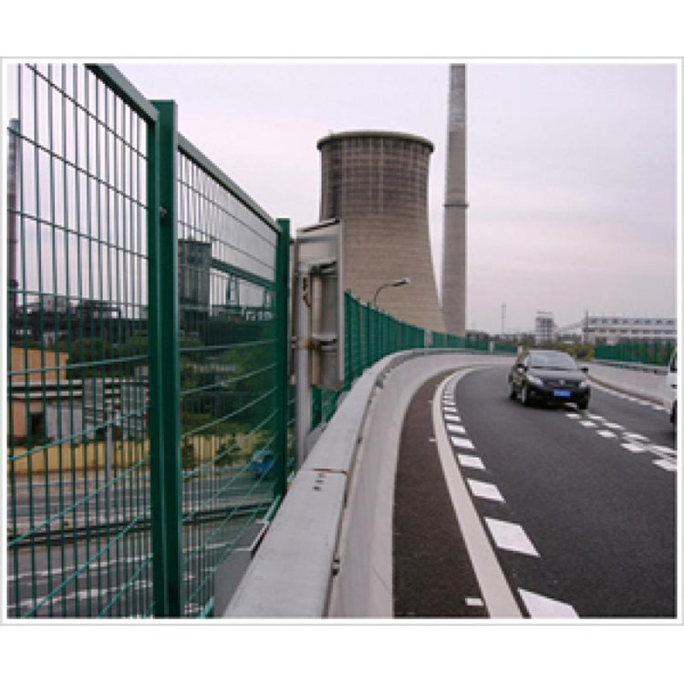 公路護(hù)欄網(wǎng)用處及運用規(guī)模