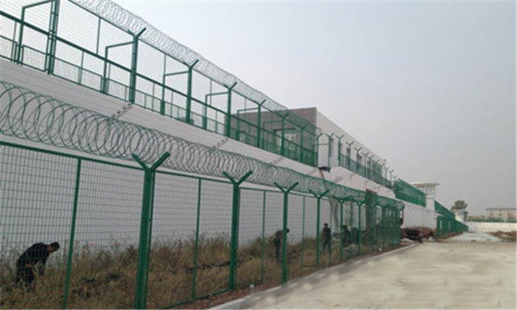 看守所、拘留所安裝防攀爬金屬隔離網(wǎng)時(shí)的注意事項(xiàng)